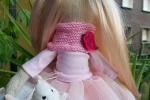 Bambola russa con vestitini cuciti su misura