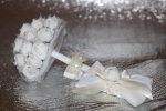 Mazzolino sposa in cartone con rose in gomma crepla e perle