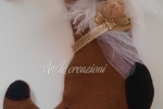 Calza epifania decorata con piccola befana sul dorso