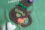 Fuoriporta feltro gatto decorato con fiori in tessuto