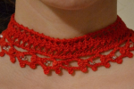 Girocollo/strangolino elegante rosso di cotone con perline