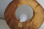 Lampada da tavolo in legno con lampadina led