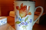 Mug/Tisaniera con infusore e coperchio in porcellana dipinta a mano