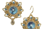 Orecchini delicati pendenti perline oro con cristallo azzurro e briolette
