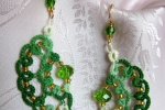 Orecchini verdi al chiacchierino, cristallo verde, perline dorate