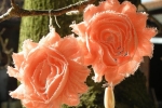 Orecchini fiori di chiffon arancioni con perle