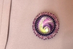 Spilla con spirali cabochon con motivi geometrici e perline giapponesi