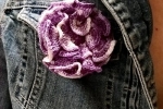 Spilla per abiti Fiorefermaglio in cotone (colore viola sfumato)
